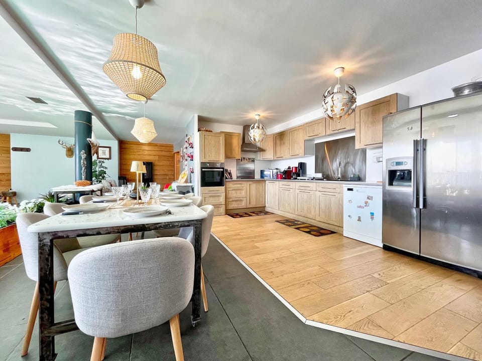 Property building, Kitchen or kitchenette, Living room