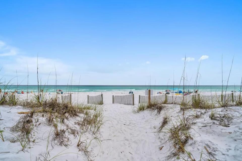 Green Reef #6- Beachfront Bliss House in Destin