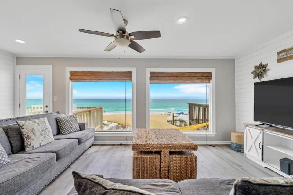 Green Reef #6- Beachfront Bliss House in Destin
