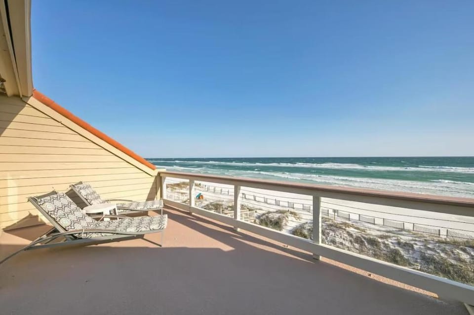 Green Reef #6- Beachfront Bliss House in Destin