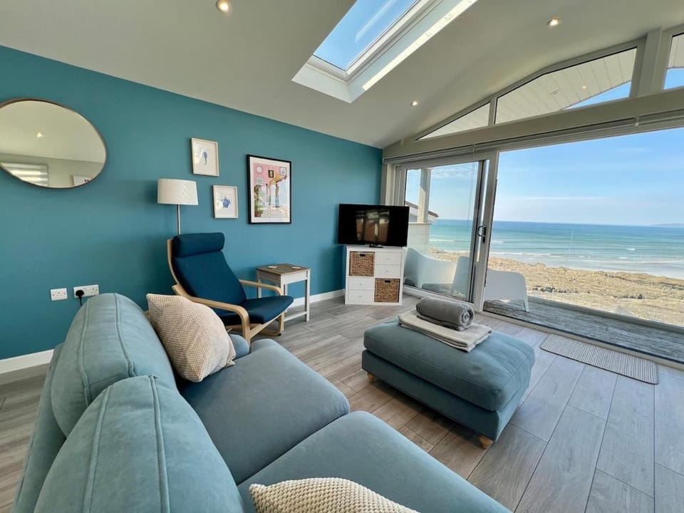 Seaside Getaway with Balcony & Ocean Views - Westward Ho! Apartment in Westward Ho