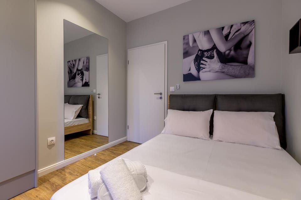 Bed, Photo of the whole room, Bedroom, towels, wardrobe