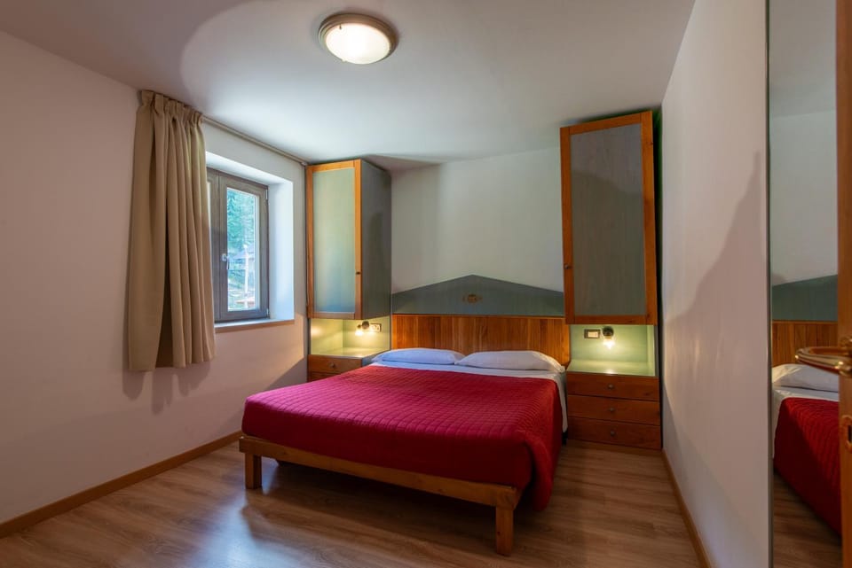 Bed, Bedroom, wardrobe