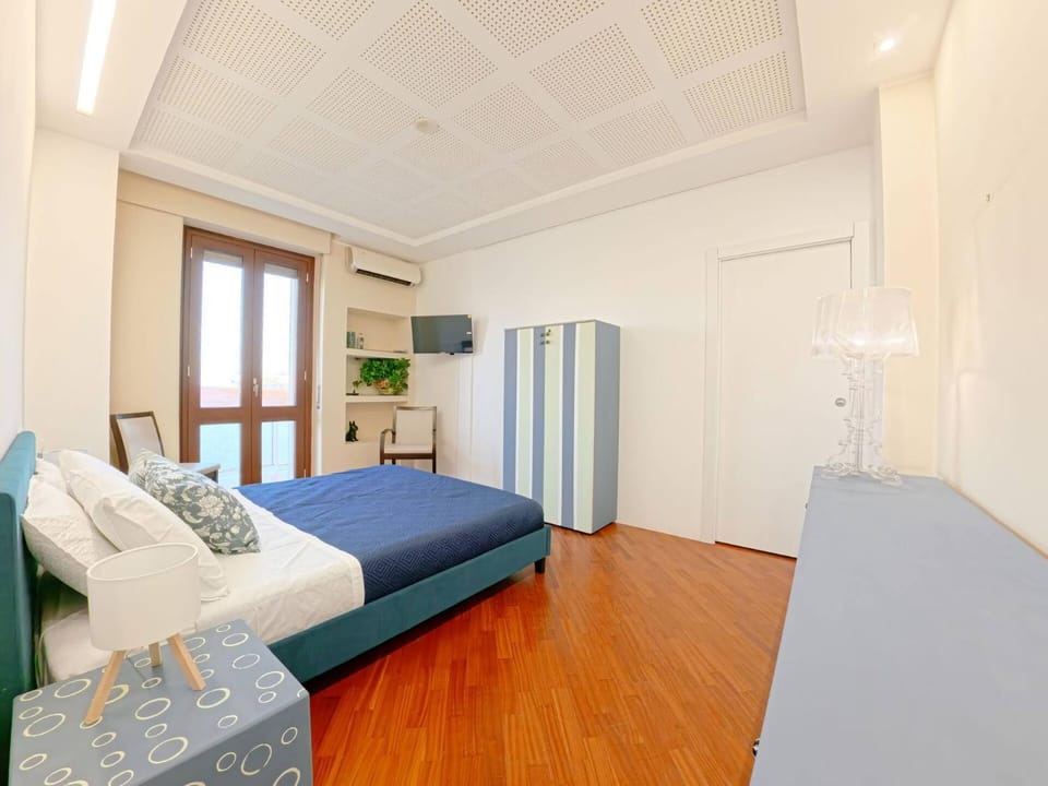 Bed, Balcony/Terrace, Photo of the whole room, Bedroom, heating, wardrobe, air conditioner
