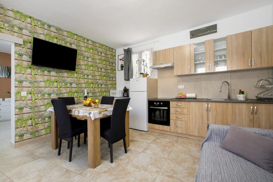Property building, Kitchen or kitchenette, Living room