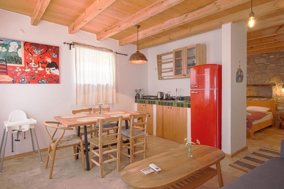 Kitchen or kitchenette, Living room, Seating area