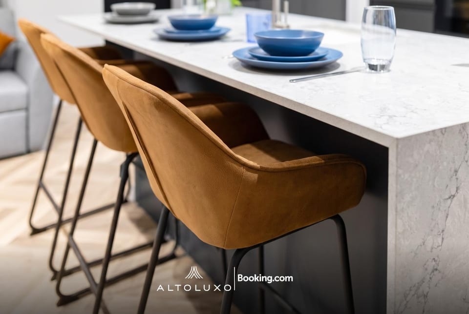 The Salt Room Modern 1 Bedroom Home By AltoLuxo Short Lets Serviced Accommodation With Free Wifi & Parking House in Scotland