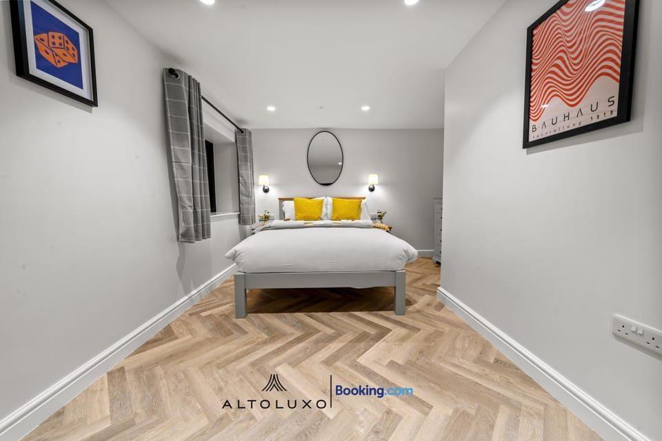 The Salt Room Modern 1 Bedroom Home By AltoLuxo Short Lets Serviced Accommodation With Free Wifi & Parking House in Scotland