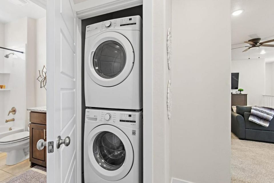 Above Parr - Pet Friendly New Listing House in Washington