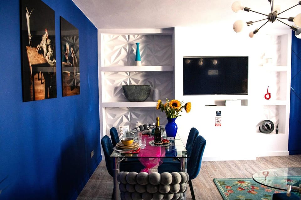 TV and multimedia, Living room, Seating area, Dining area, Evening entertainment