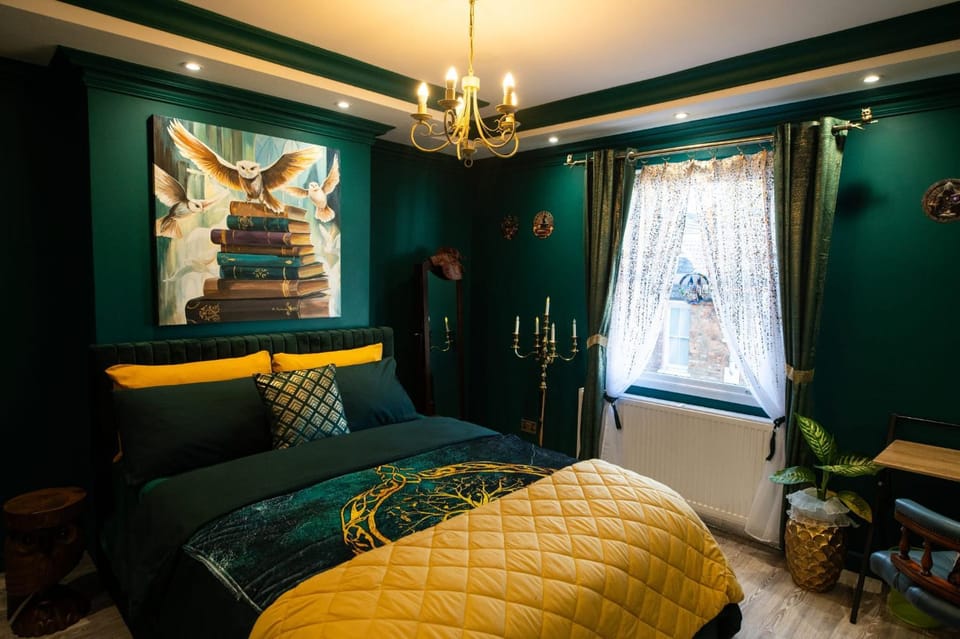 Bed, Photo of the whole room, Bedroom