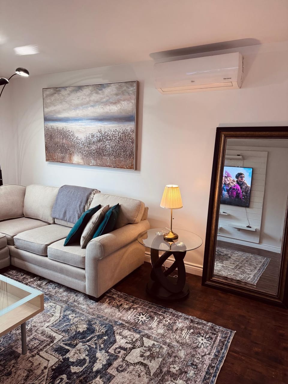 Living room, Seating area