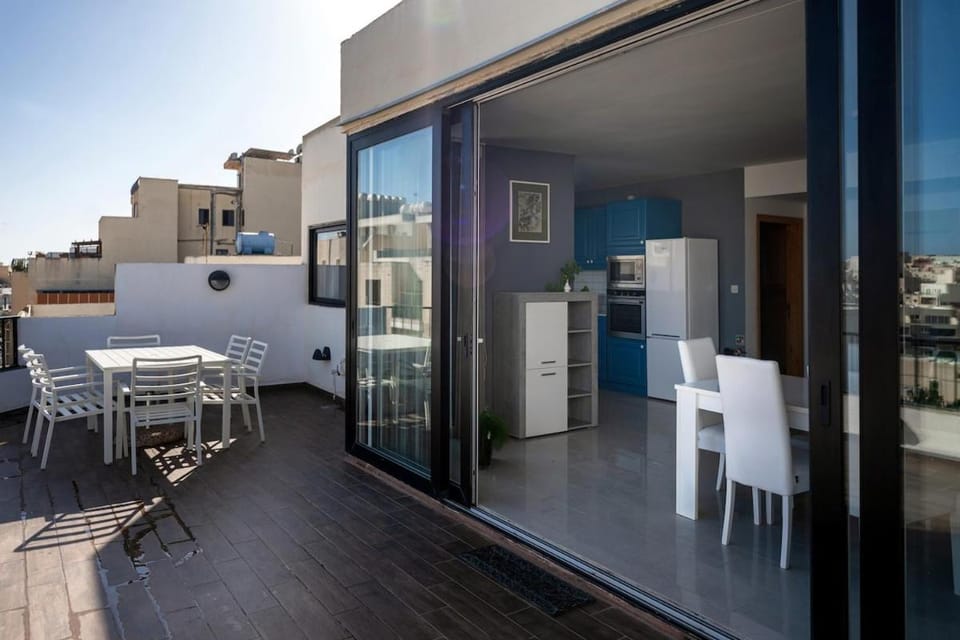 Property building, Day, View (from property/room), Balcony/Terrace, Kitchen or kitchenette, Dining area