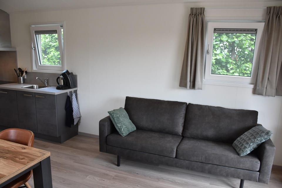 TV and multimedia, Kitchen or kitchenette, Living room, Seating area