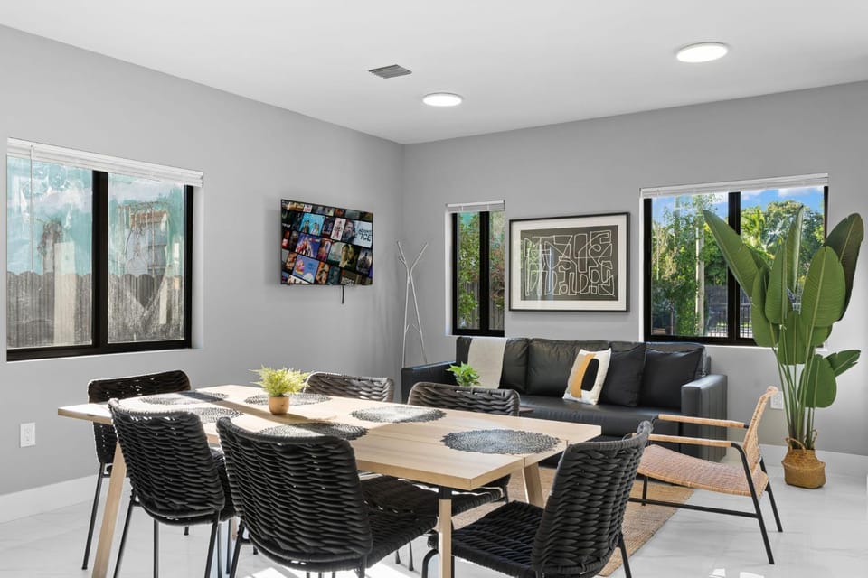 Stylish Townhouse Steps from Wynwood Apartment in Miami