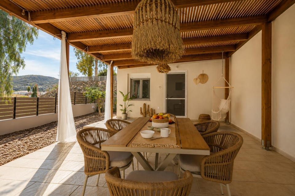 Seaside Breeze Villa - Beachfront, Private Pool, BBQ House in Crete Region