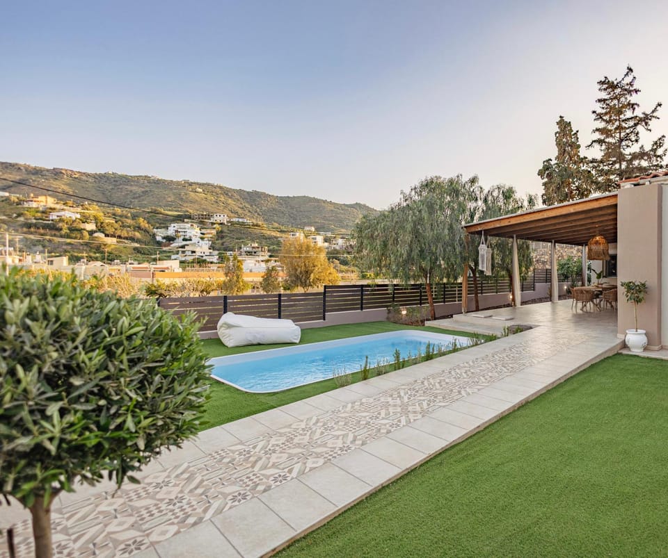 Seaside Breeze Villa - Beachfront, Private Pool, BBQ House in Crete