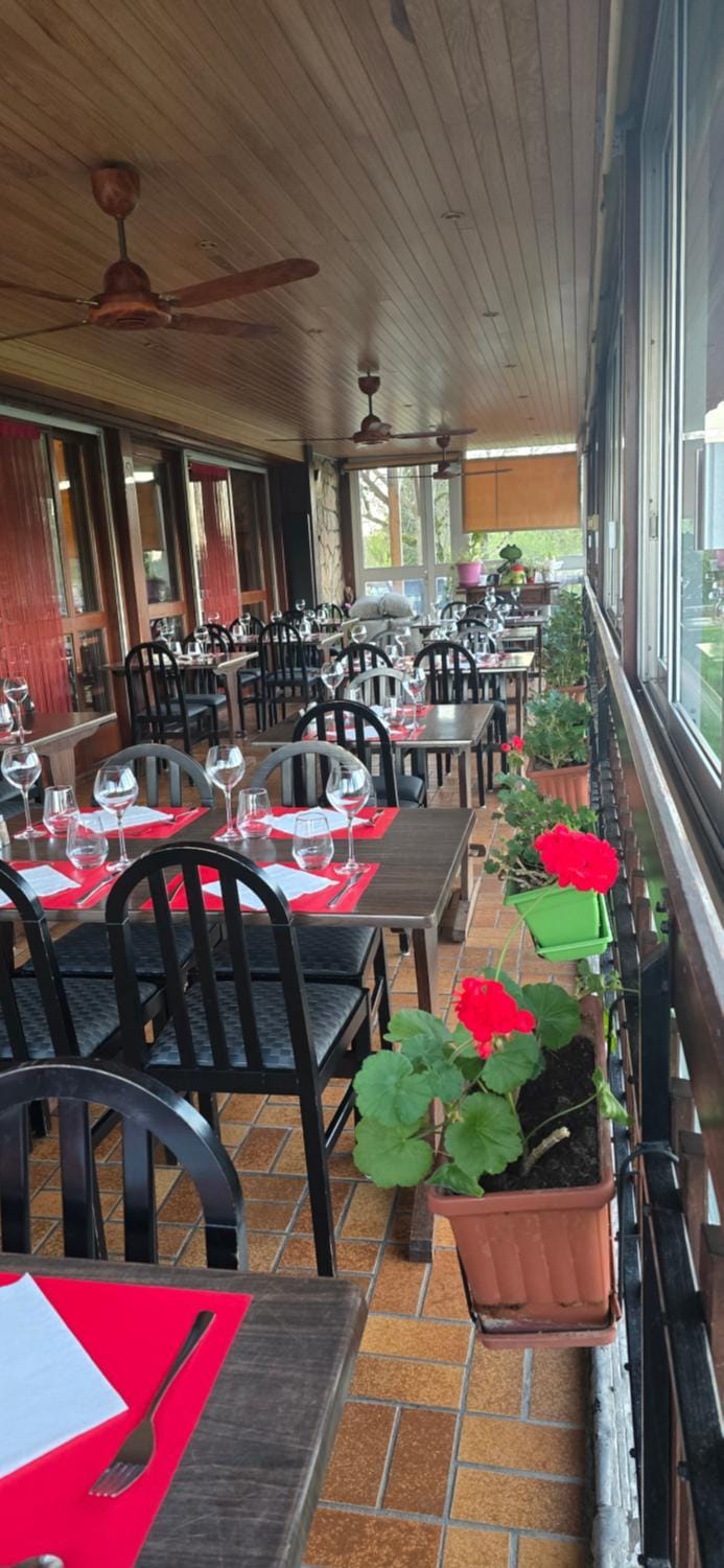 Hôtel Restaurant du Lac Hotel in Nouvelle-Aquitaine