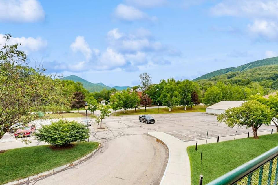 Trail View Condo 201 At Rivergreen Apartment in Woodstock