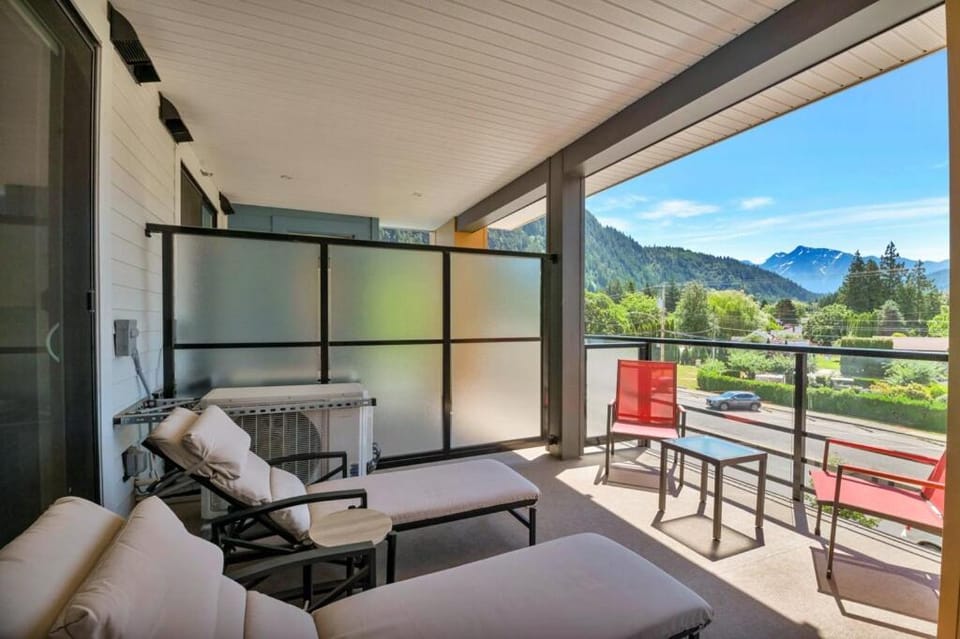 View (from property/room), Balcony/Terrace, sunbed