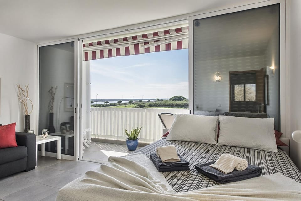 Bed, View (from property/room), Balcony/Terrace, Living room, Seating area, Bedroom, towels