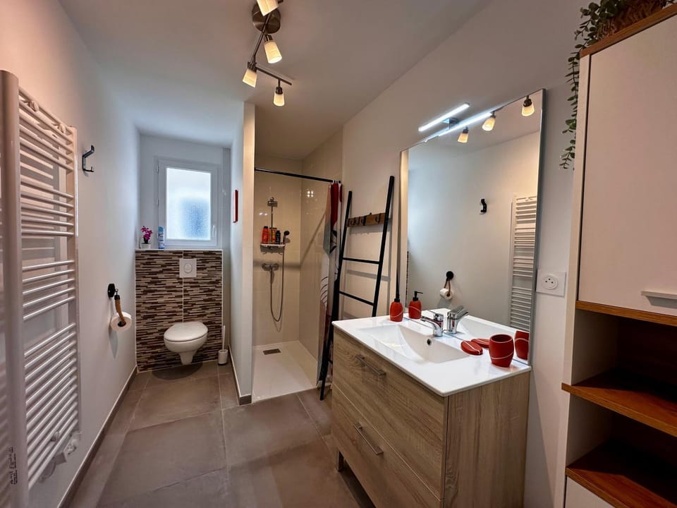 Shower, Toilet, Bathroom