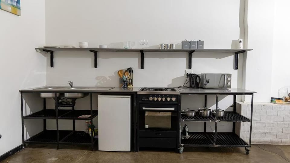 Coffee/tea facilities, Kitchen or kitchenette, oven