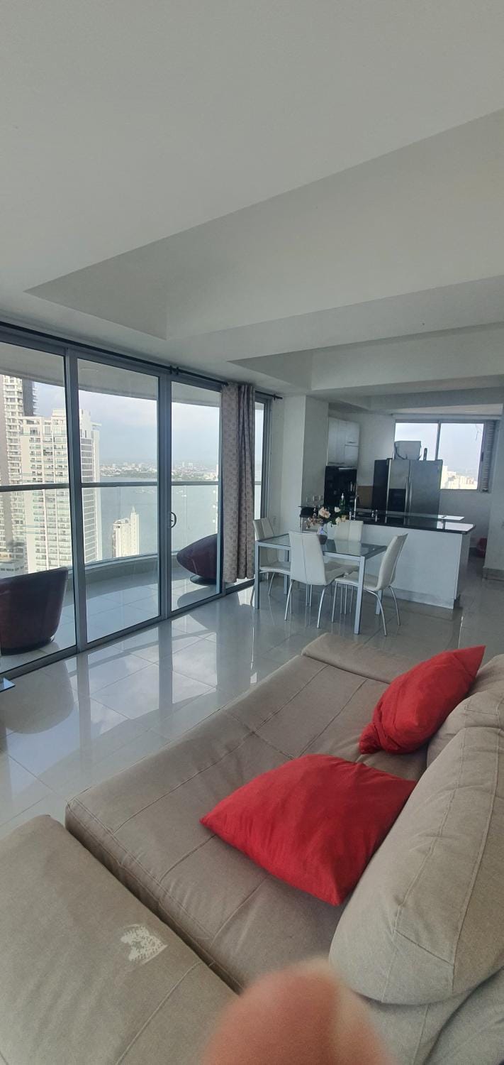 Kitchen or kitchenette, Living room, Seating area, Dining area
