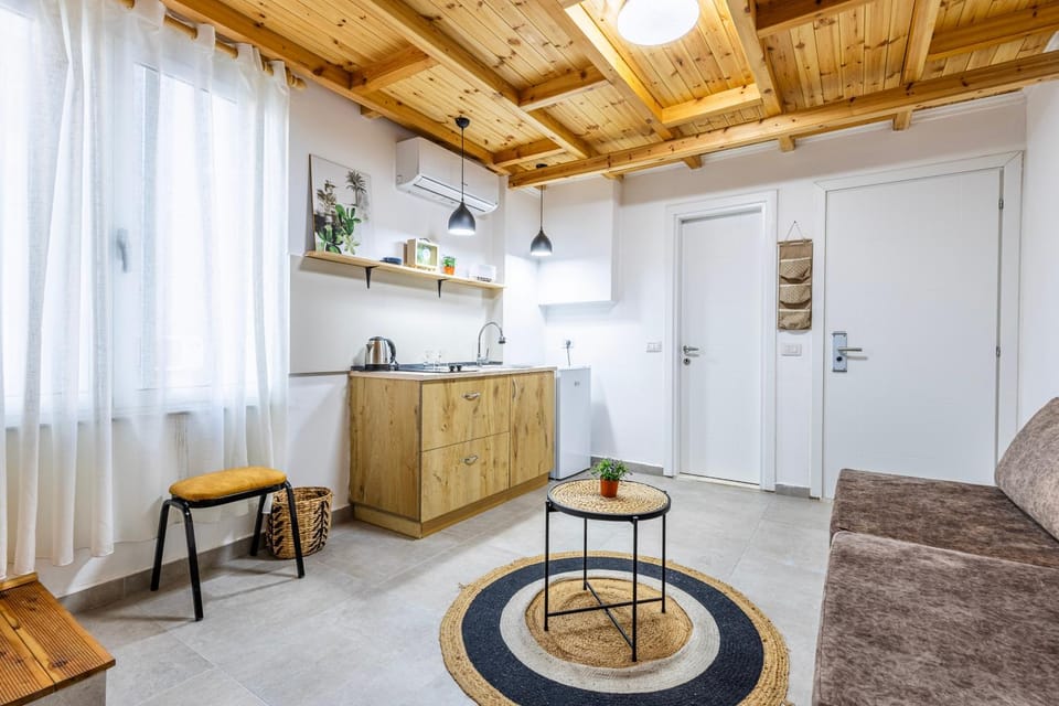 Kitchen or kitchenette, Living room, Seating area