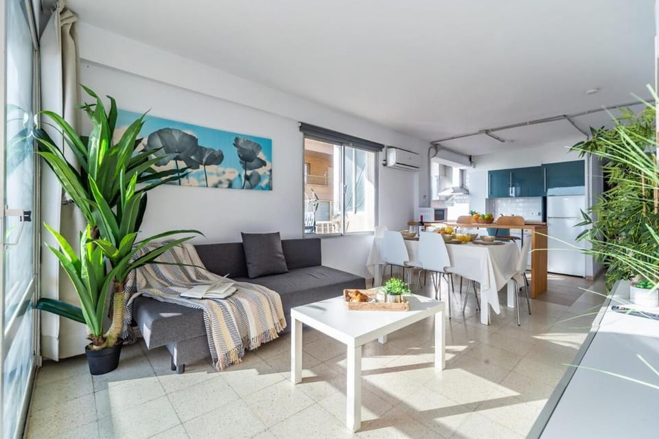Luxury Apartment Terrace and Beachfront Views by Turivida Apartment in Fuengirola