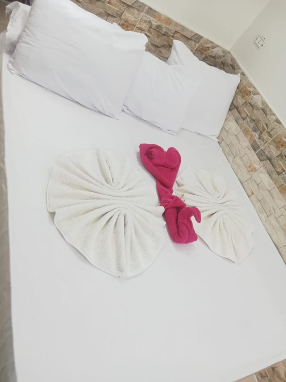 Bed, Bedroom, towels