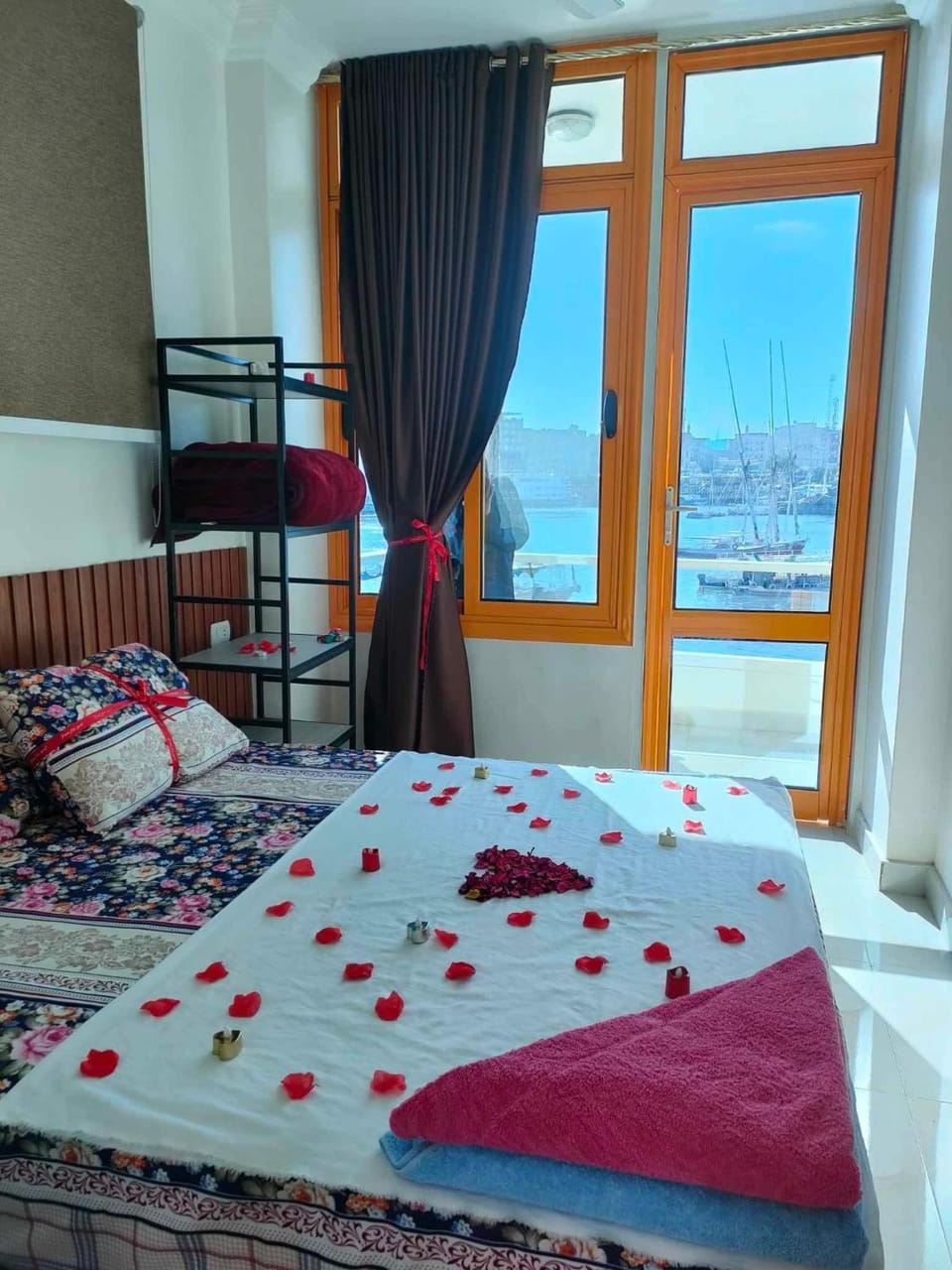 Bed, Natural landscape, View (from property/room), Balcony/Terrace, Bedroom, River view
