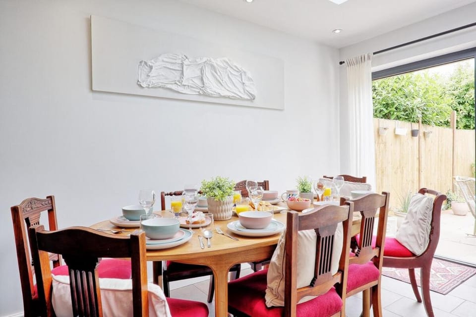 Seating area, Dining area