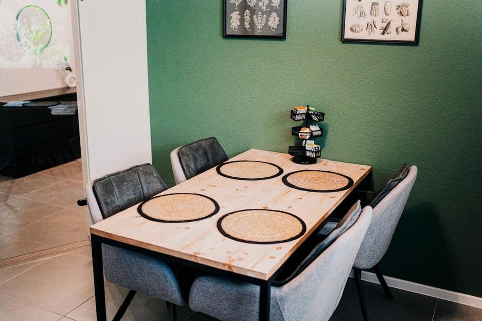 Dining area, Food
