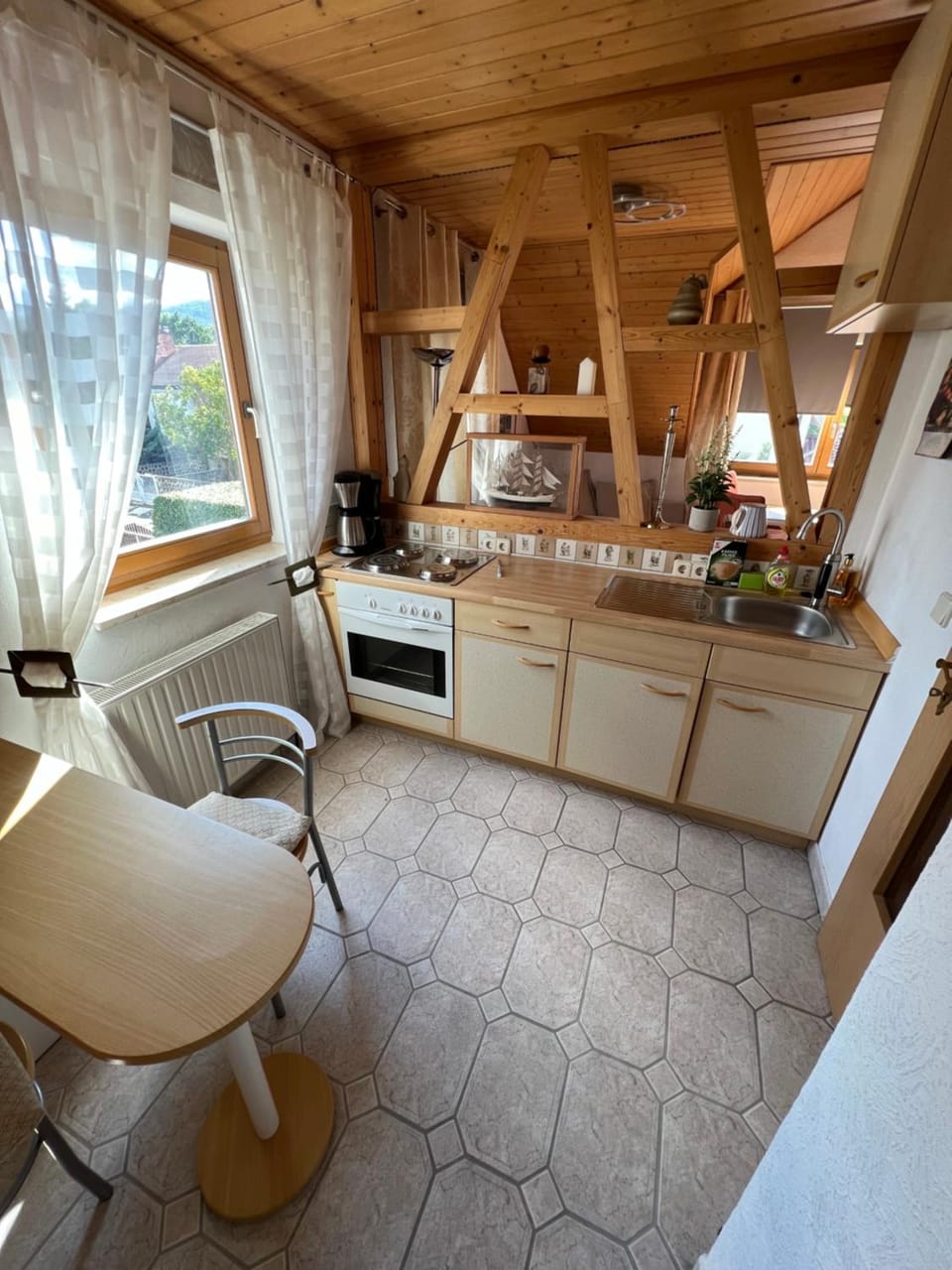Kitchen or kitchenette, Dining area, oven, stove