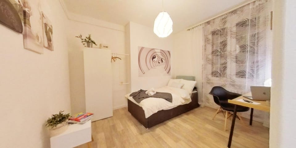 Bed, Photo of the whole room