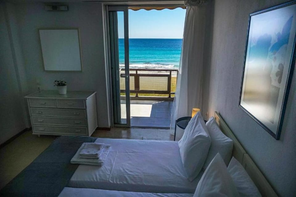 Sunny Bay Beachfront Retreat Apartment in Halkidiki