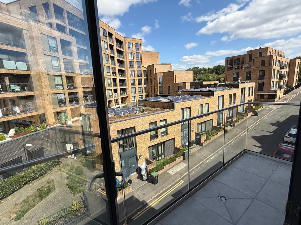 Stylish Penthouse Duplex Lux Rooms Apartment in London Borough of Croydon