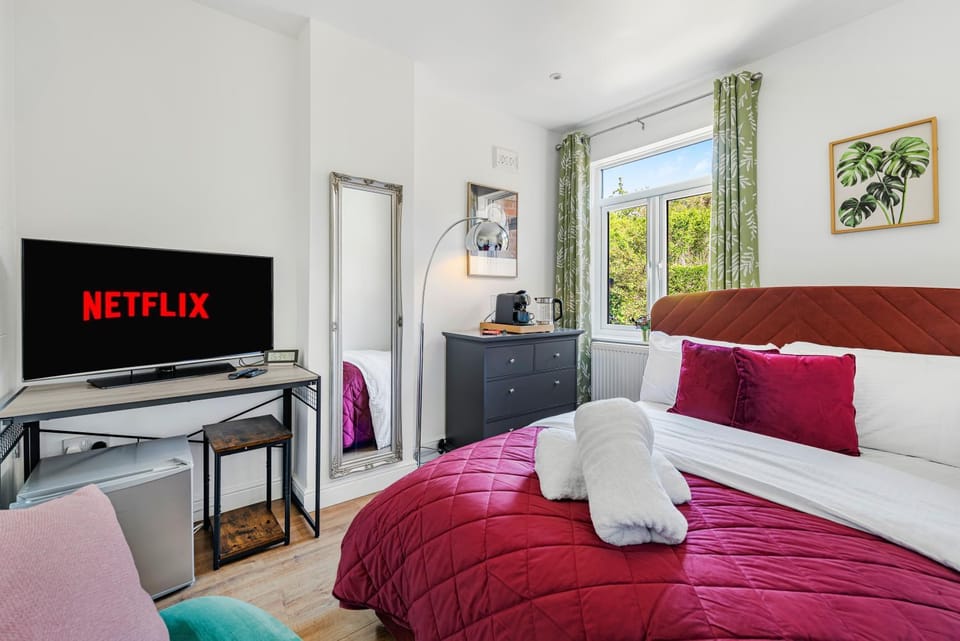 Bed, TV and multimedia, Coffee/tea facilities, Photo of the whole room, Seating area, Bedroom