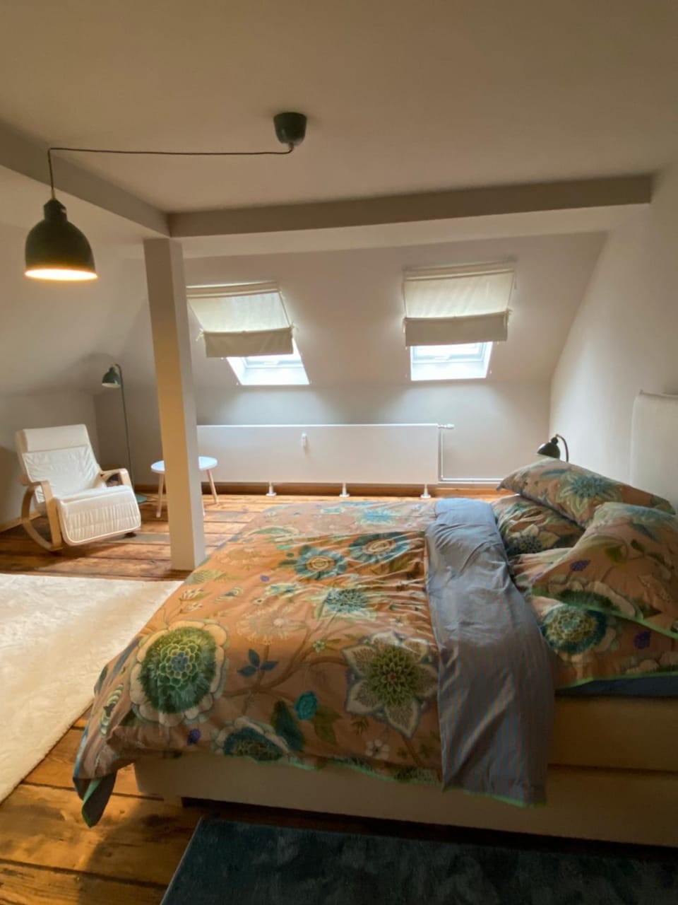 Photo of the whole room, Bedroom