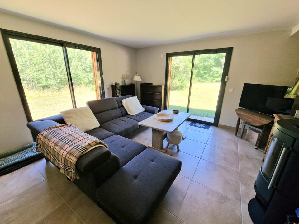 Communal lounge/ TV room, TV and multimedia, Living room, Seating area