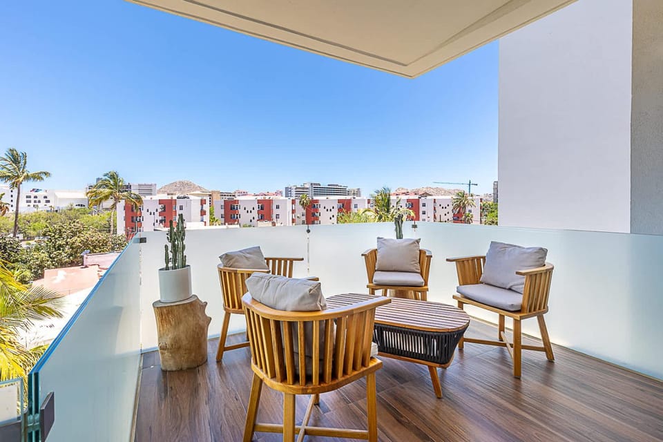 Marea Walk to Medano Stylish Stay in Cabo Apartment in Cabo San Lucas