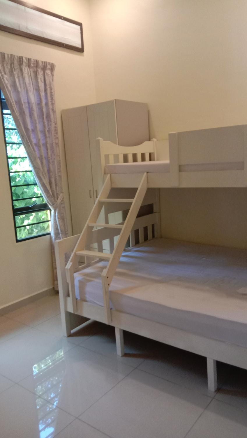 Bedroom, bunk bed