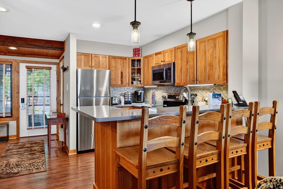 Dobie 48 with Wintergreen Advantage House in Massies Mill
