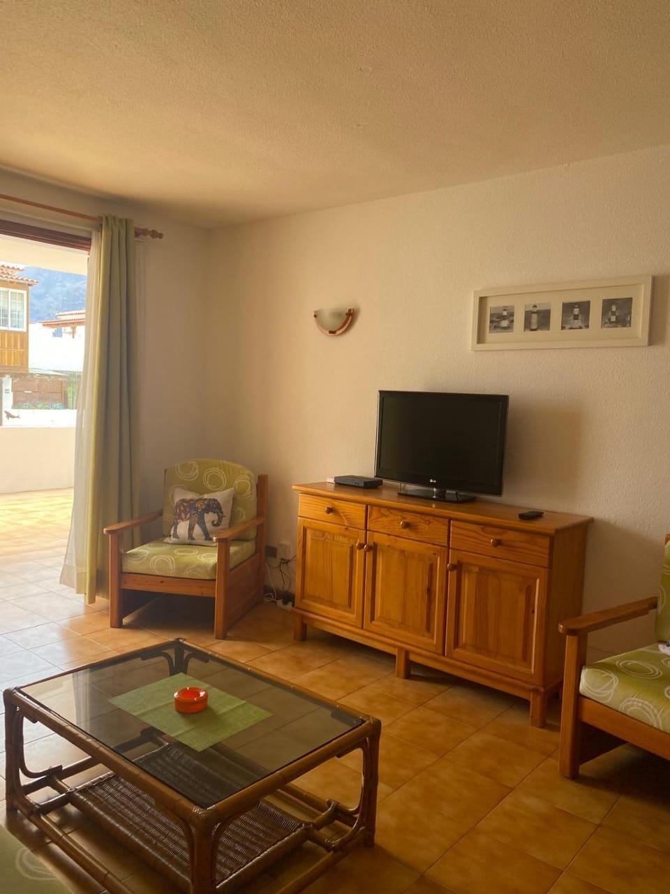 Communal lounge/ TV room, TV and multimedia, Living room, Evening entertainment