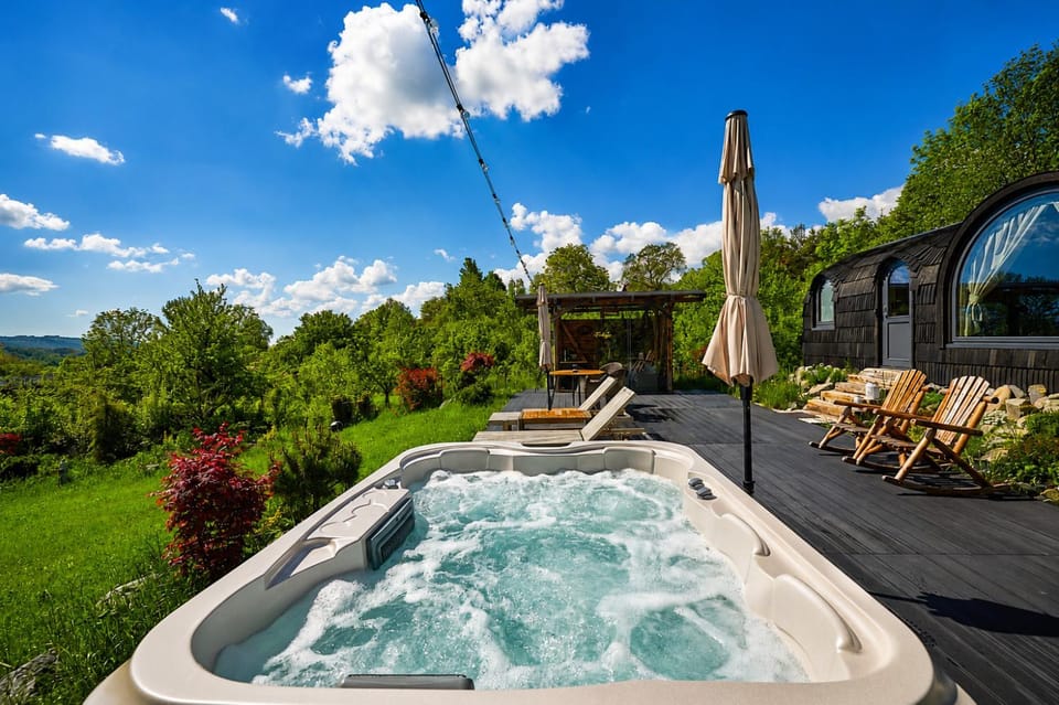 Spring, Day, Natural landscape, Garden, Hot Tub, Garden view, Mountain view, Swimming pool, sunbed
