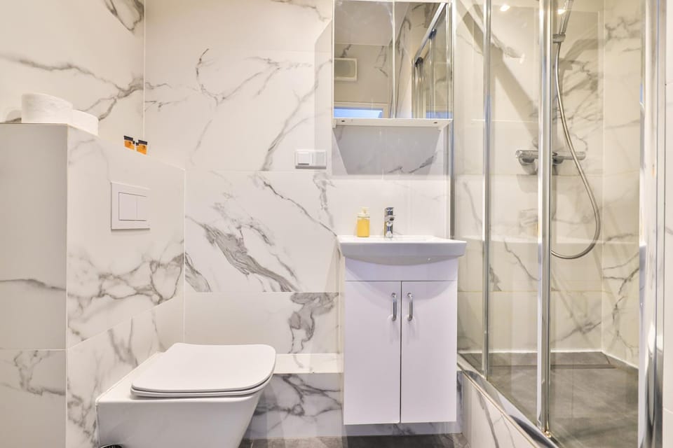 Shower, Toilet, Bathroom