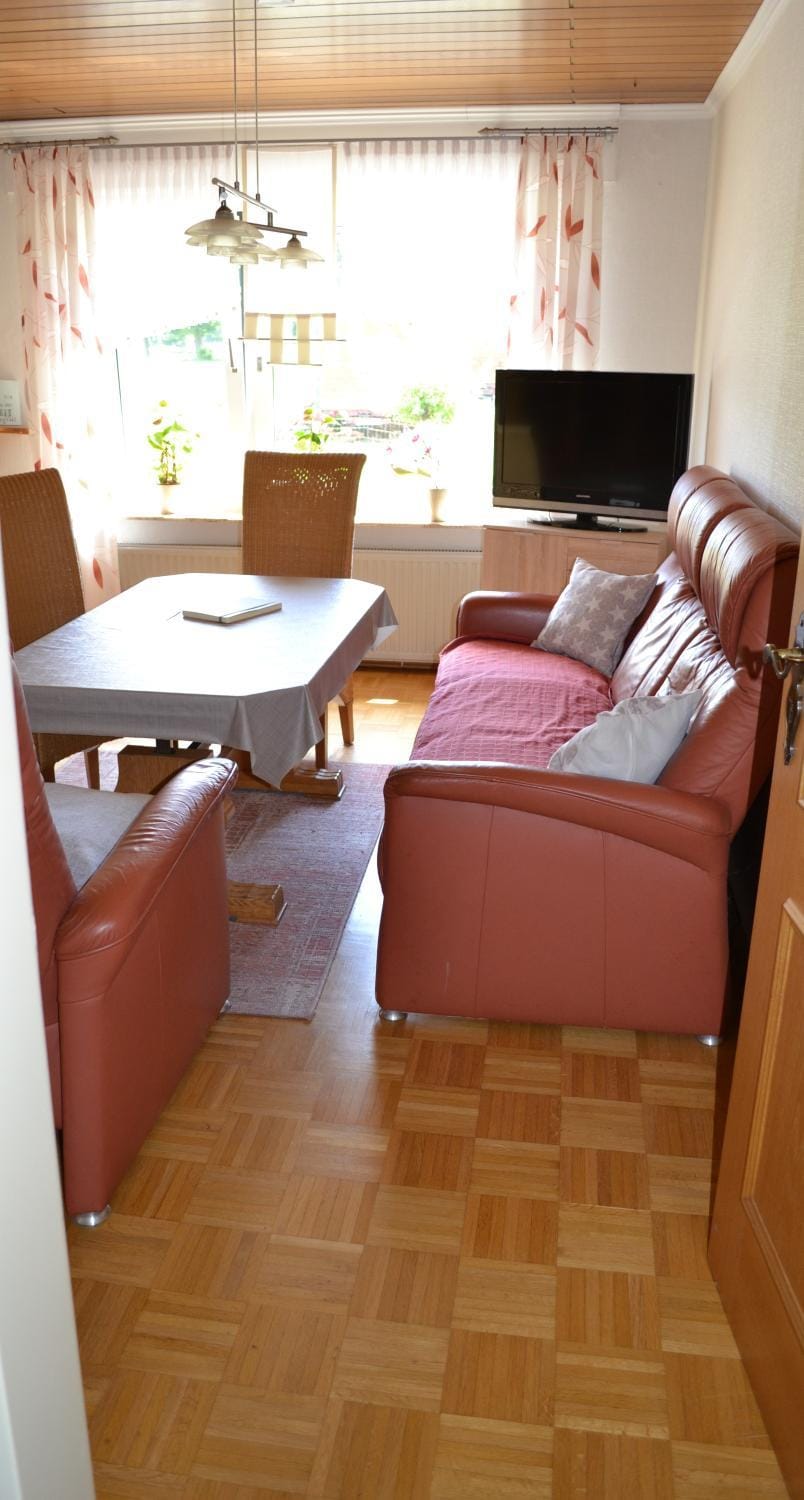 TV and multimedia, Seating area, Dining area