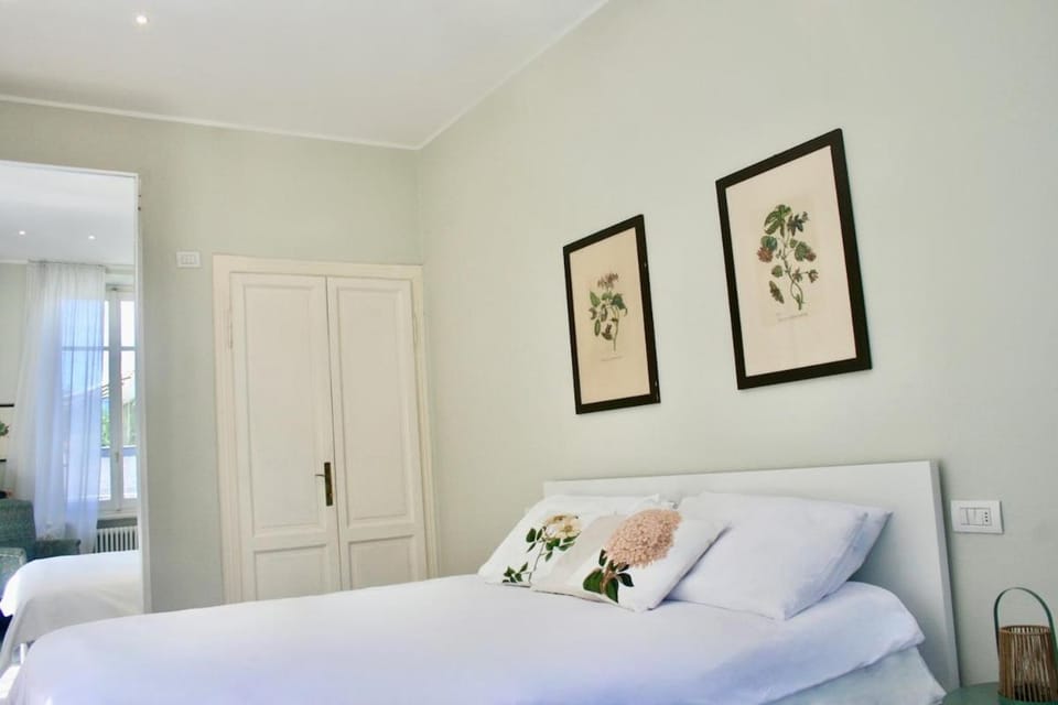 Deluxe top floor apartment in Villa Marina Apartment in Como