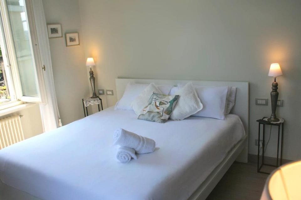 Deluxe top floor apartment in Villa Marina Apartment in Como